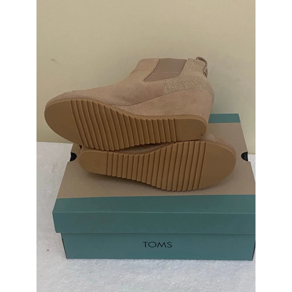Women's TOMS Beige Suede Wedge Ankle Boots Size 7.5‎